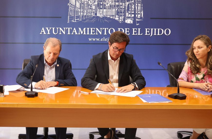 Ayuntamiento de El Ejido y Cámara de Comercio de Almería firman un protocolo para impulsar el desarrollo empresarial local