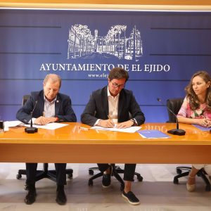 Ayuntamiento de El Ejido y Cámara de Comercio de Almería firman un protocolo para impulsar el desarrollo empresarial local