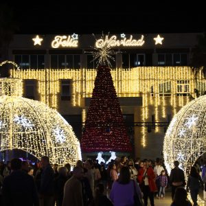 El Ejido enciende la magia de la Navidad con la iluminación extraordinaria y la apertura de Little Park animando a ‘cosechar ilusión’ en estas fiestas