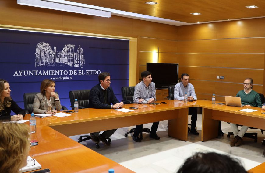 Primera reunión técnica para la puesta en marcha del nodo de emprendimiento digital Agrotech en El Ejido incluido en el Programa Retech