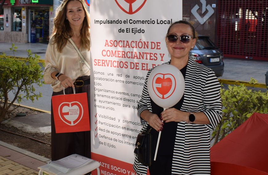 Una quincena de comercios de El Ejido participa en una nueva edición de Mercastock que se puede disfrutar hoy en el Paseo Juan Carlos I