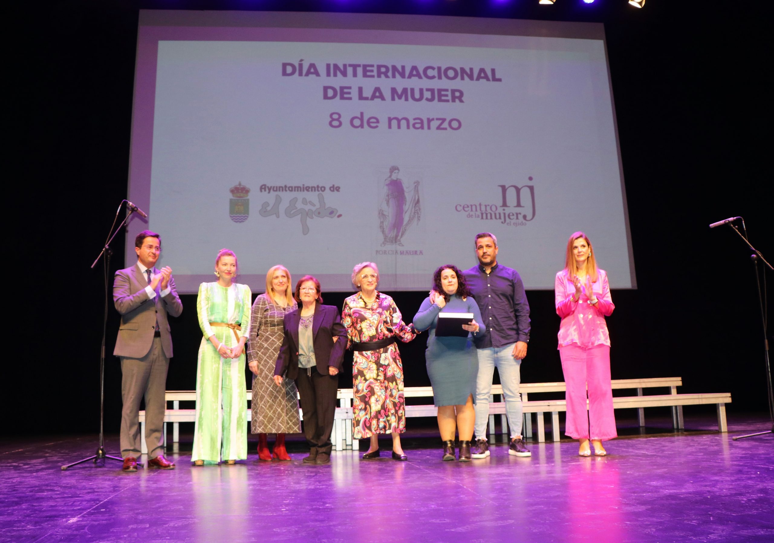 Los V Premios Porcia Maura reconocen la trayectoria de cuatro relevantes mujeres que han contribuido al desarrollo de           El Ejido