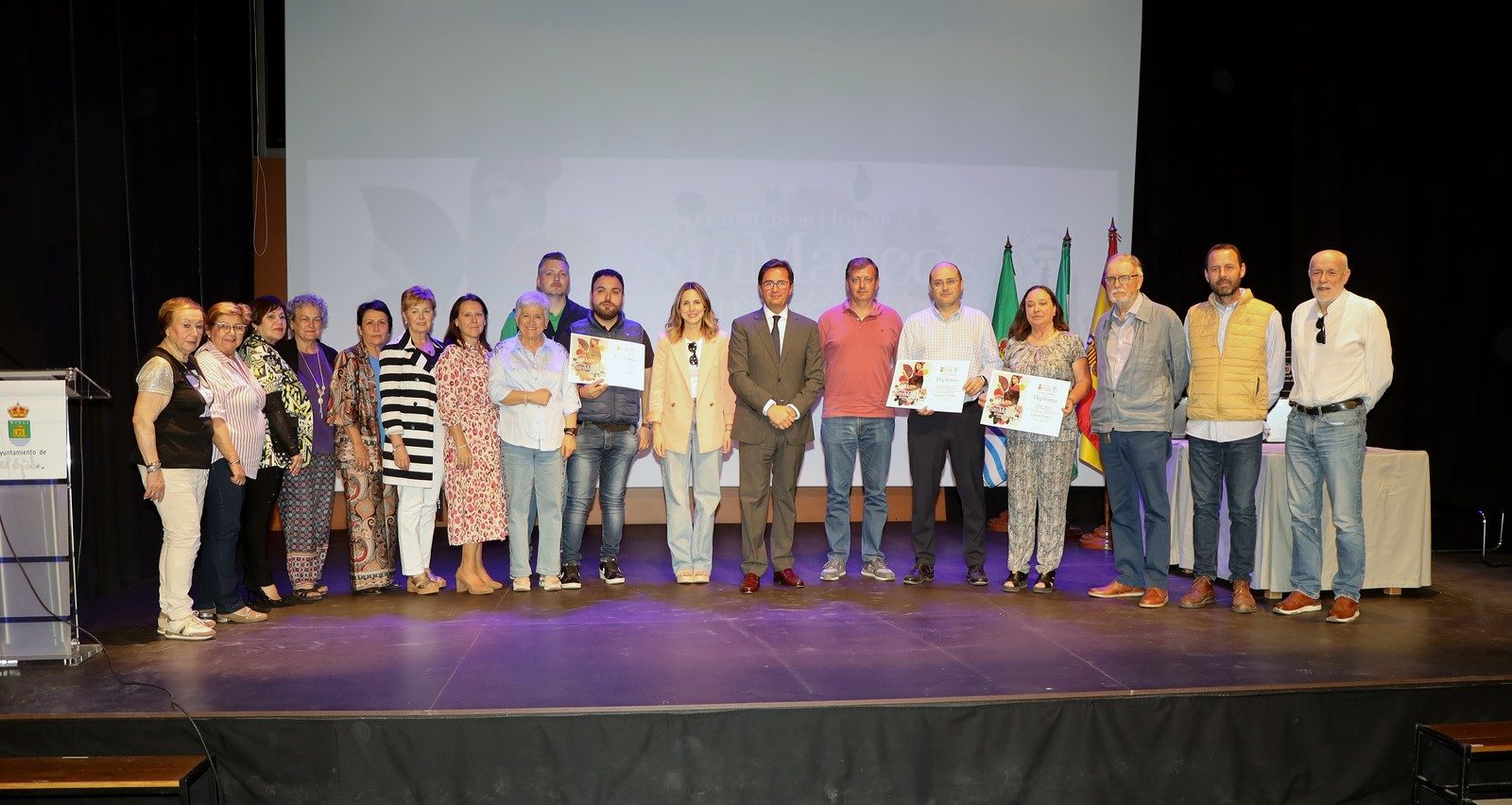 Los ganadores del Concurso de Carrozas de San Marcos 2024 reciben sus diplomas y premios