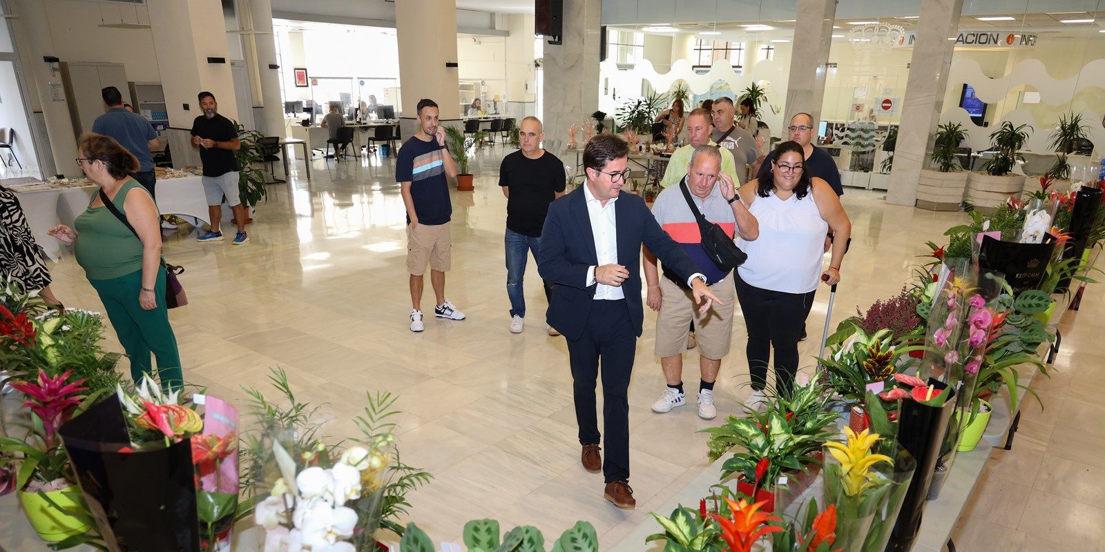 Los usuarios del Taller de Jardinería Municipal de Salud Mental exhiben sus trabajos en el Patio de Luces