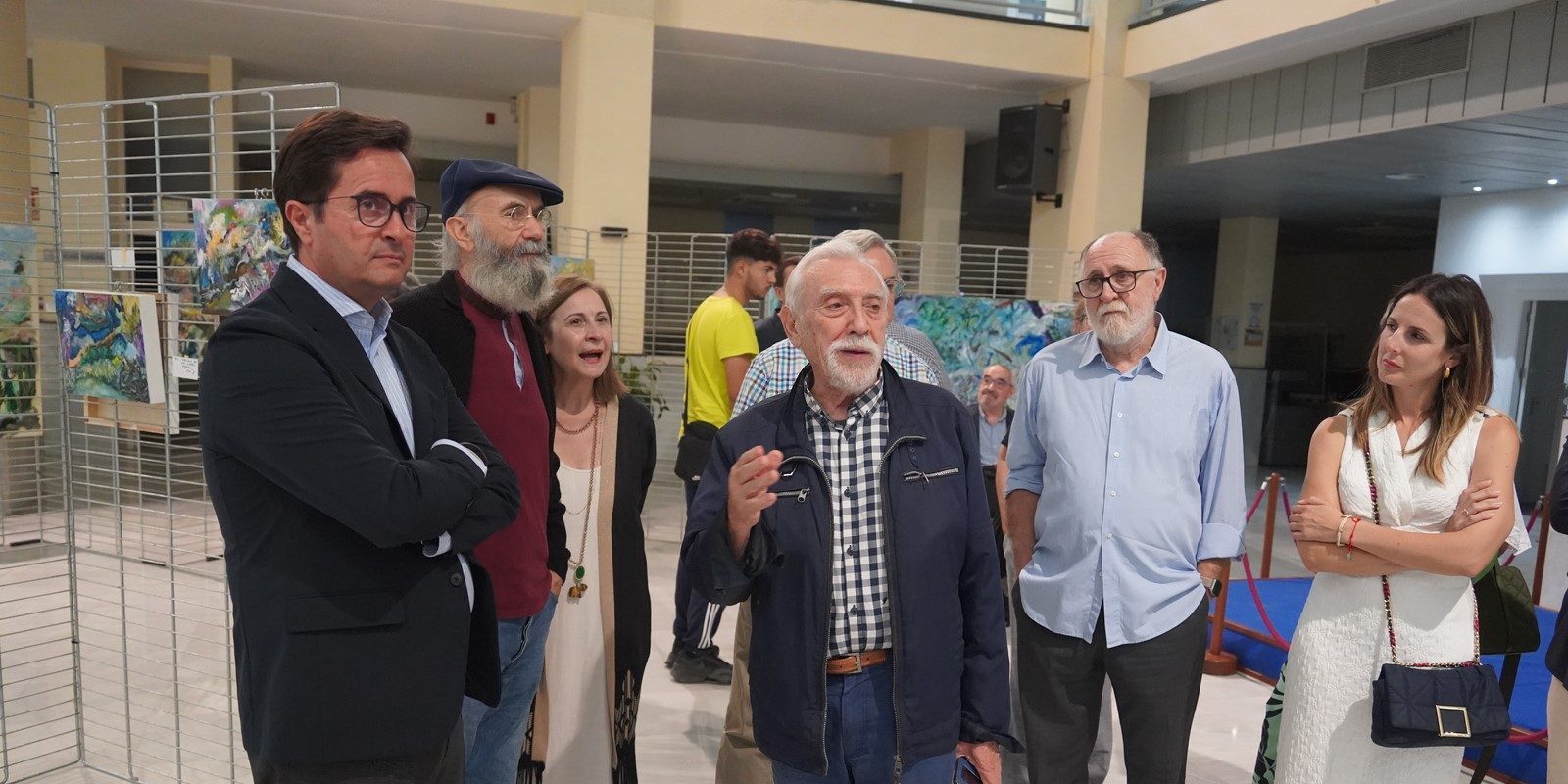 El Patio de Luces alberga una exposición del pintor almeriense Ginés Cervantes