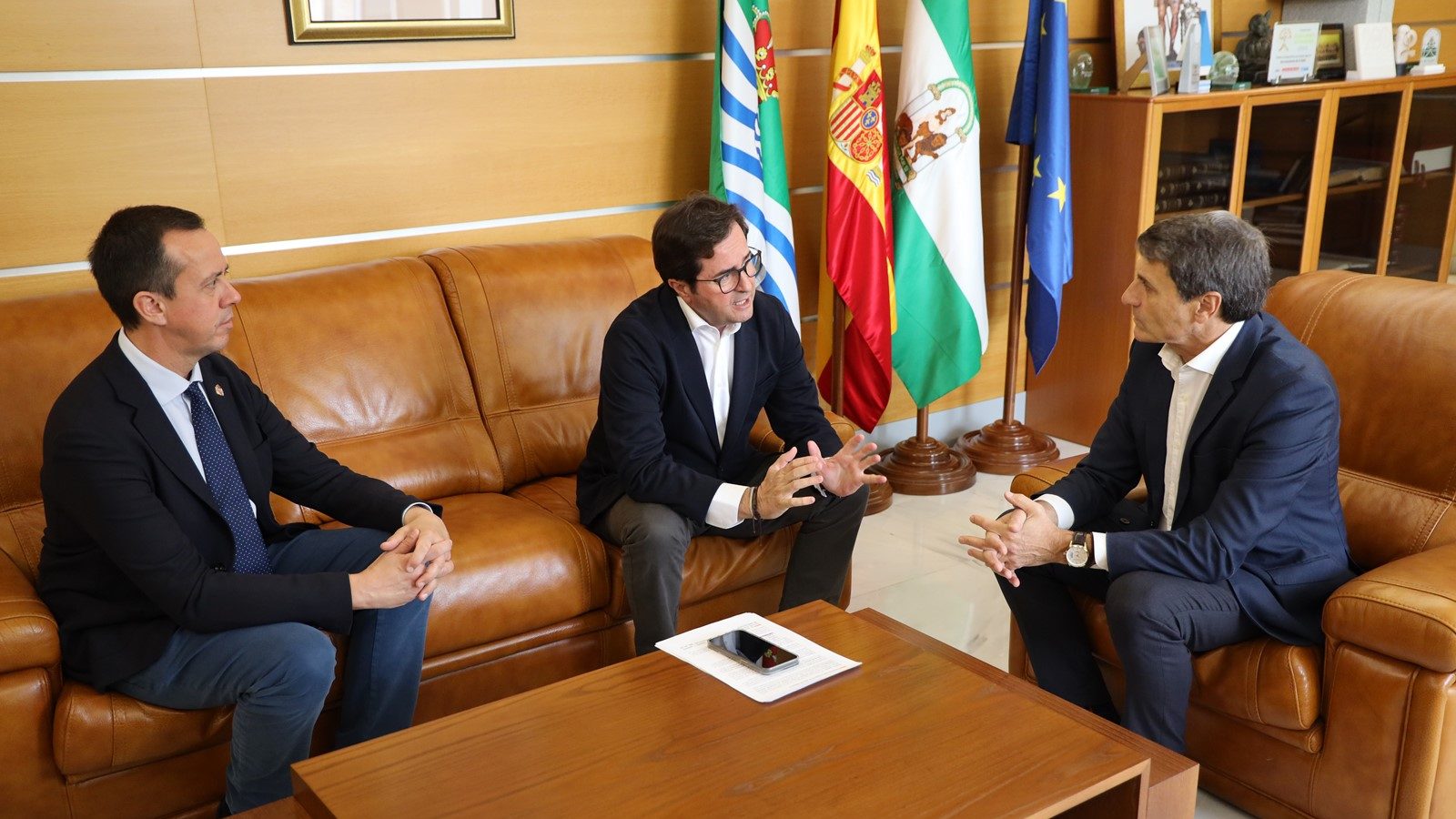 El alcalde se reúne con el delegado del Gobierno en Andalucía para valorar los daños ocasionados por la DANA y analizar mecanismos de solidaridad