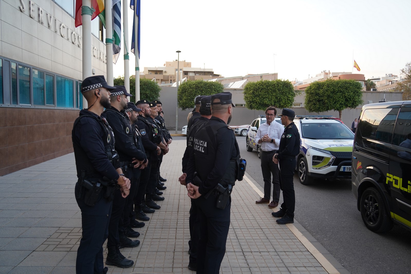 16 agentes de Policía Local de El Ejido se trasladan a Valencia para ayudar en las zonas más afectadas por la DANA