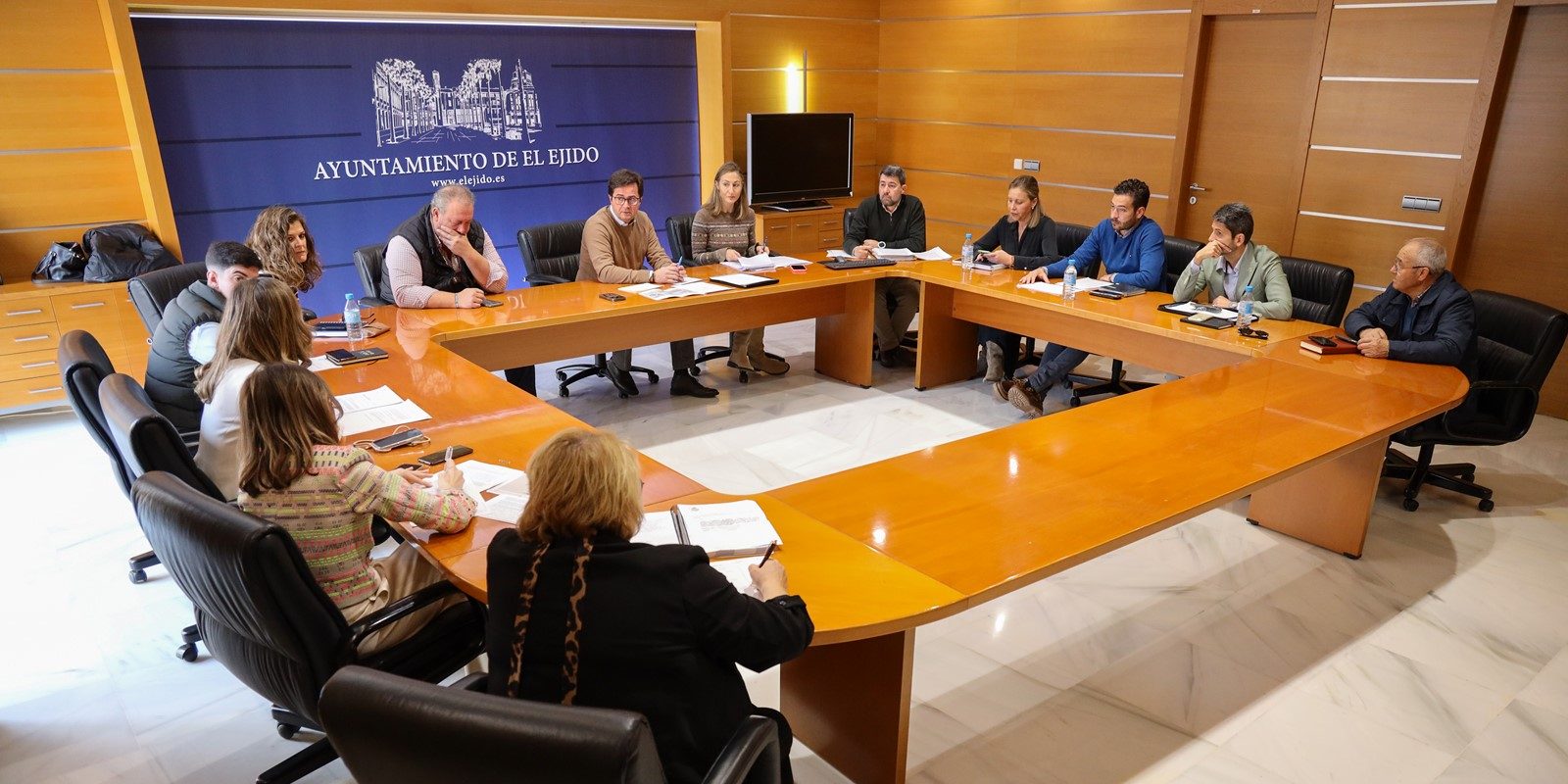 El Ayuntamiento remodelará el pavimento y hará más accesibles los pasillos de la zona antigua del cementerio de El Ejido