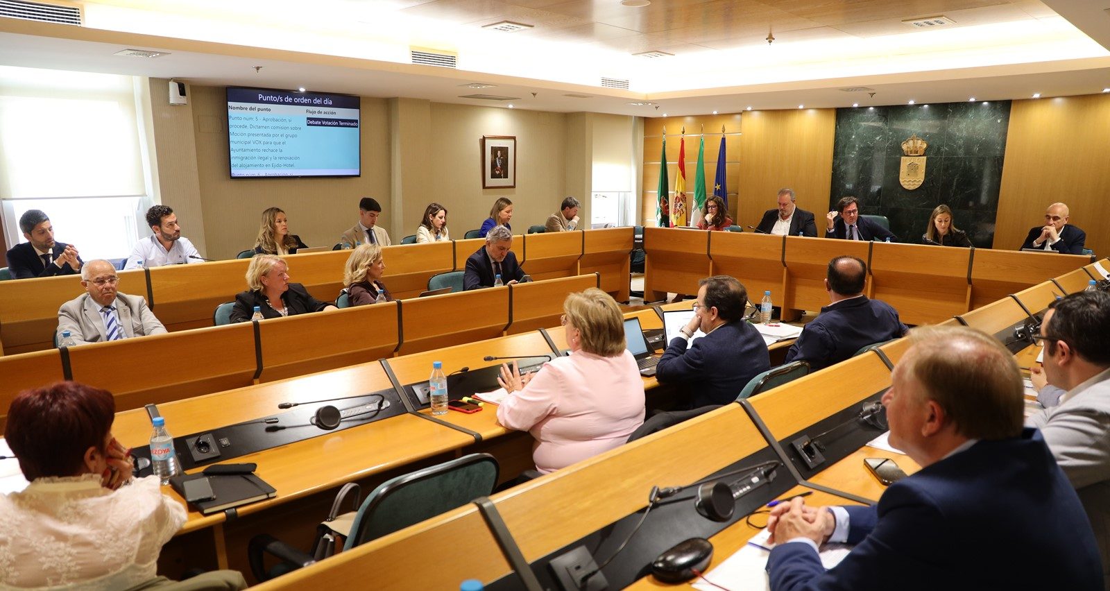 El Pleno del Ayuntamiento exige al Gobierno de España que aplique la Ley de Extranjería y se comprometa a frenar la inmigración ilegal