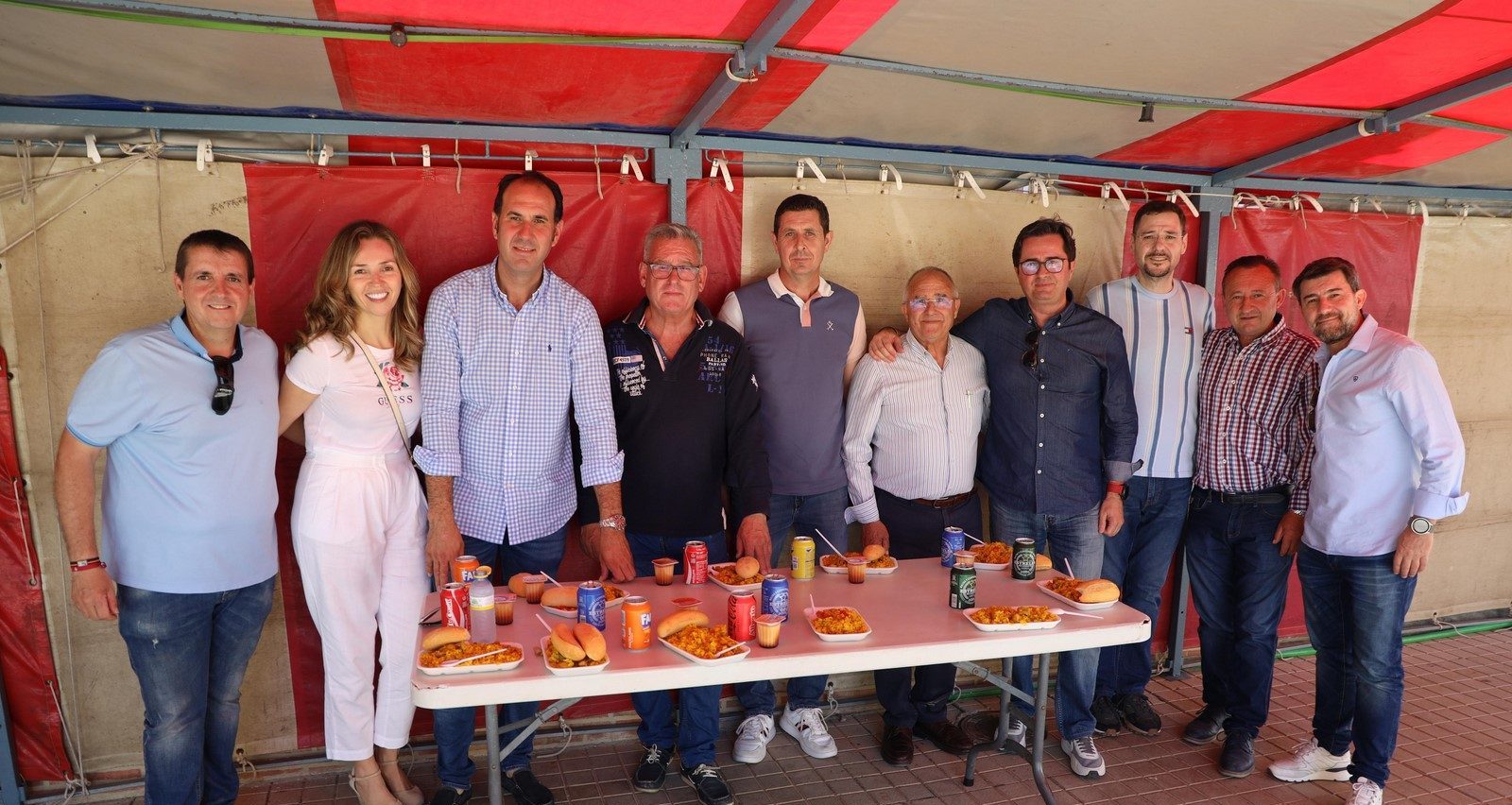 Venta Carmona celebra una jornada de convivencia en torno a una gran paella