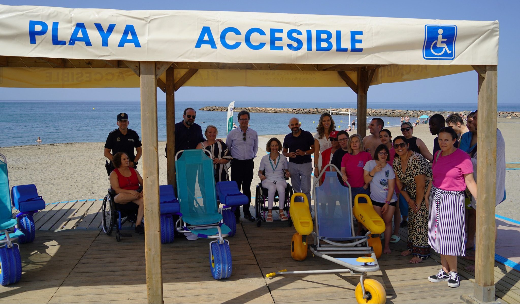 El Ejido apuesta por unas playas más accesibles con  numerosos recursos a disposición de las personas con  discapacidad