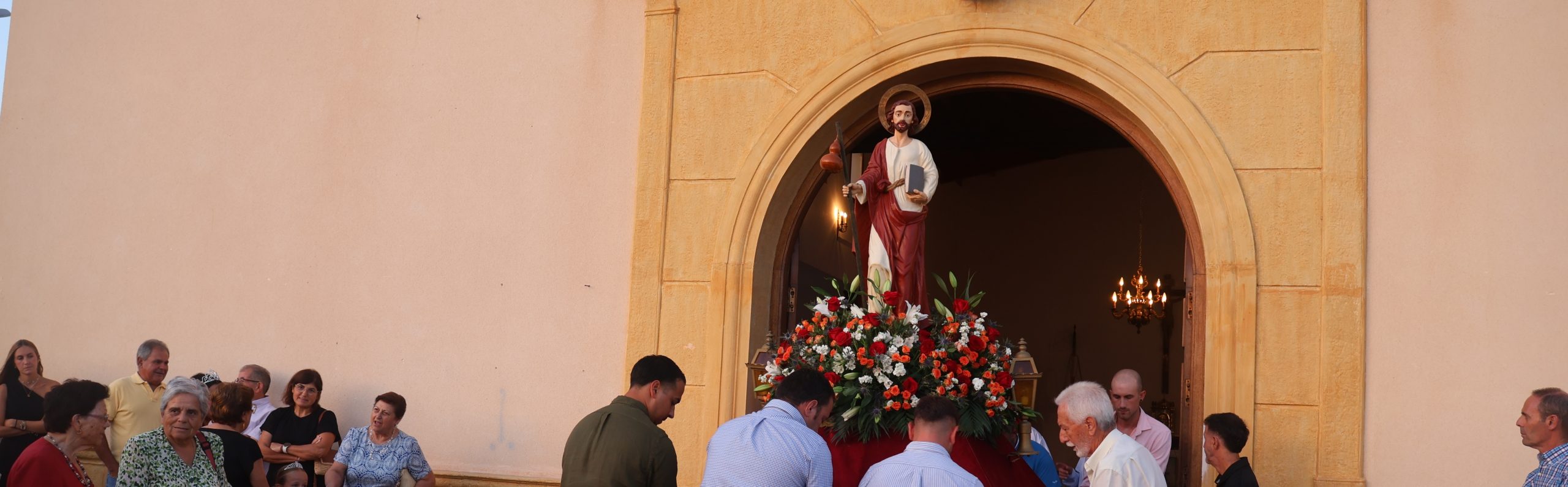 Guardias Viejas echa el cierre a sus fiestas patronales con la Misa y Procesión de Santiago Apóstol