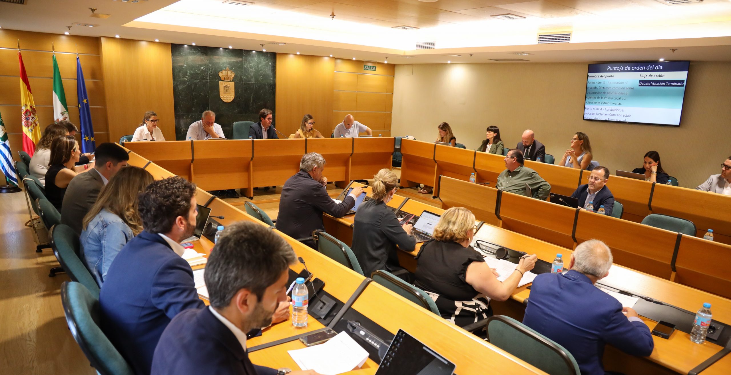 El Pleno aprueba la concesión de felicitaciones a 18 agentes de la Policía Local por actuaciones extraordinarias