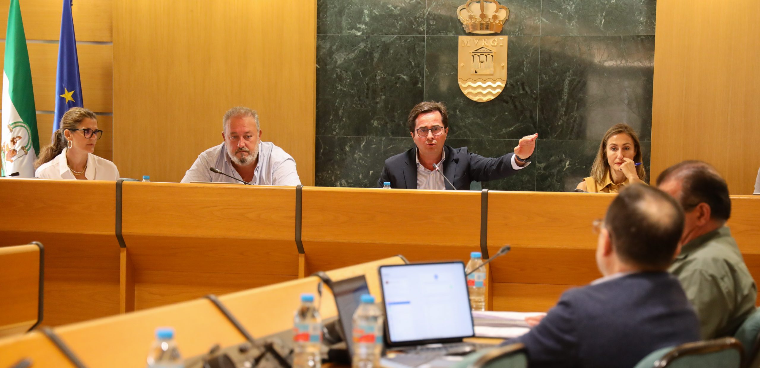 El Pleno exige al gobierno de España que aplique la Ley de Extranjería, frene la inmigración ilegal y luche contra las mafias que trafican con personas