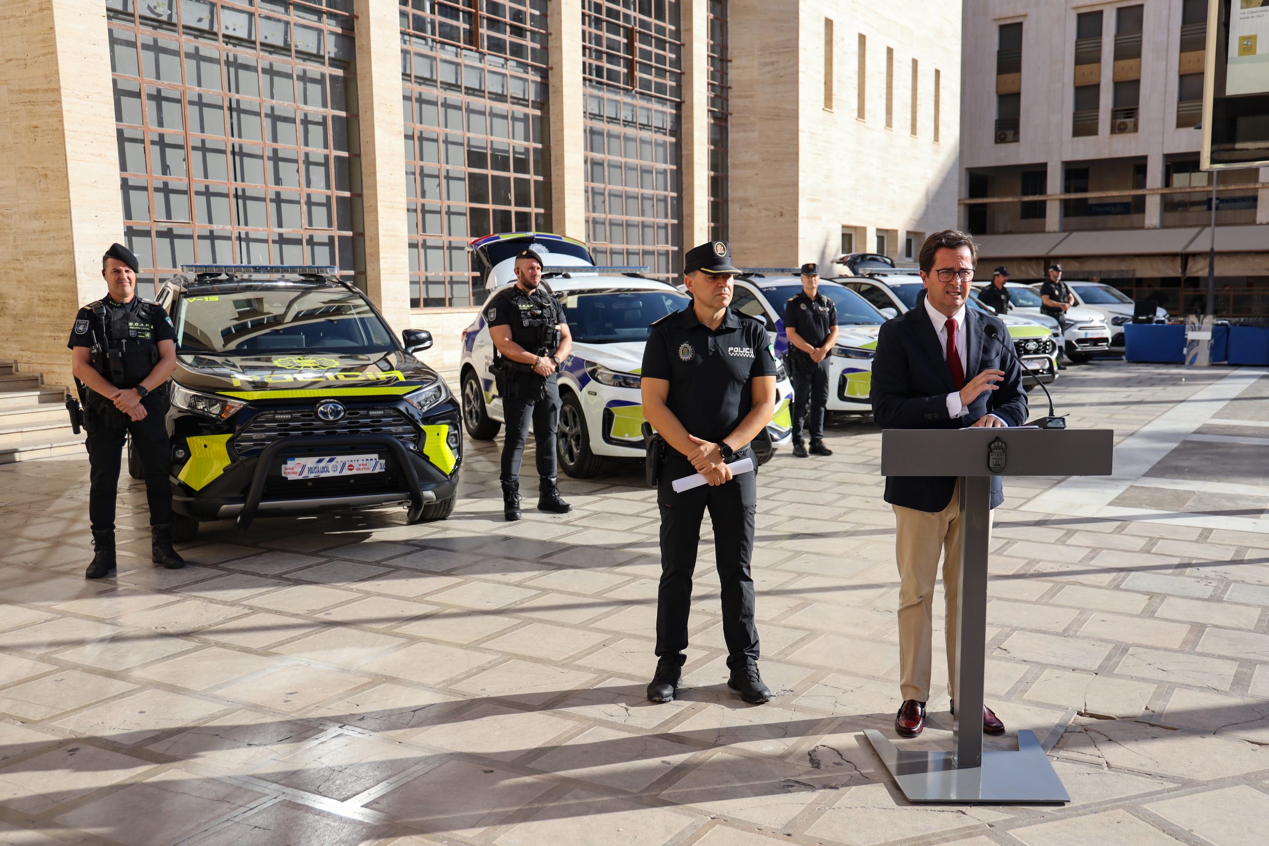 Nuevos vehículos, más recursos y la puesta en marcha de la ‘Unidad Específica de Convivencia Ciudadana’ y de la ‘Policía de Barrio’ al servicio de la seguridad en El Ejido