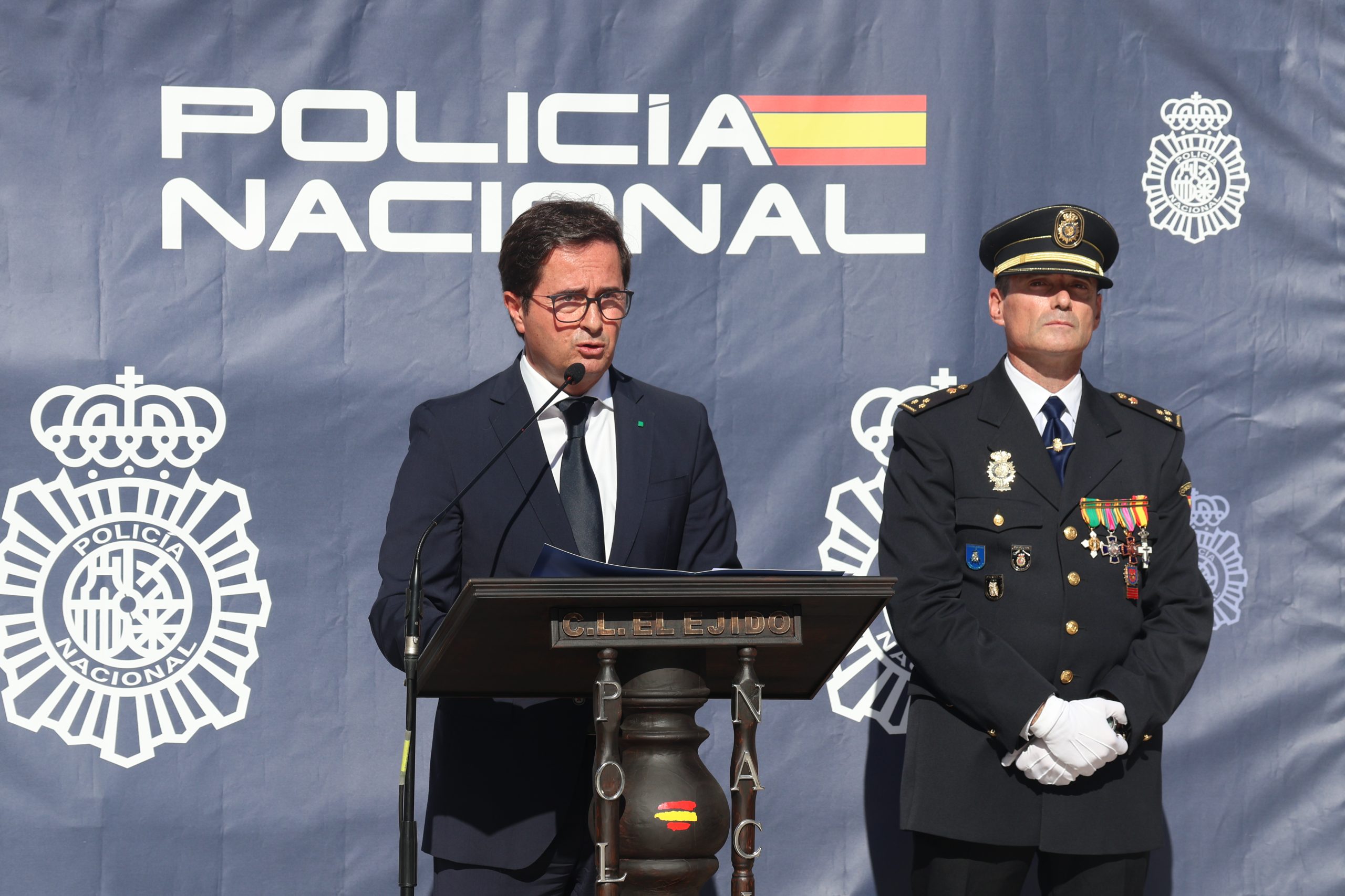 El alcalde de El Ejido felicita y elogia a la Policía Nacional “que ponéis en juego vuestra propia integridad física para salvaguardar la de los demás”