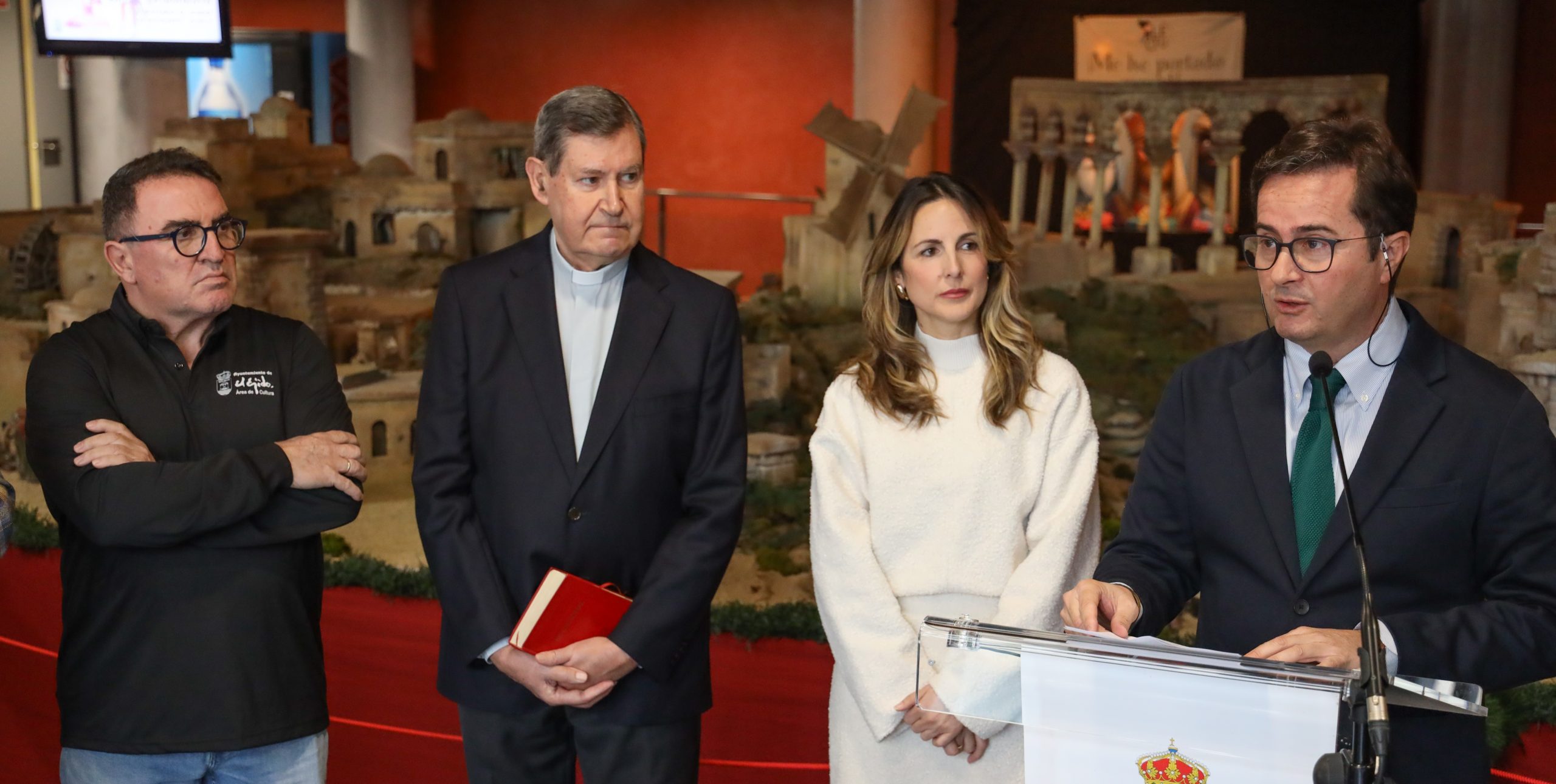 El Hall del Auditorio se transforma para dar vida al tradicional Belén Monumental ejidense, símbolo del misterio de la Navidad