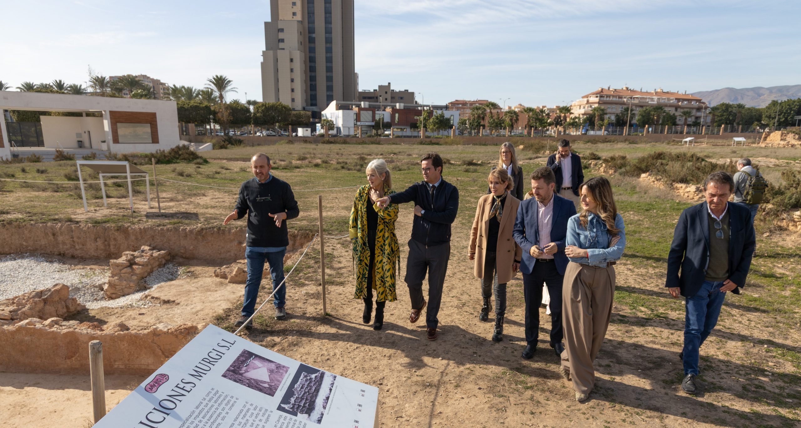 La consejera de Cultura, Patricia del Pozo, visita el Yacimiento de Ciavieja para conocer los trabajos realizados de excavación, conservación y puesta en valor y los nuevos proyectos previstos por el Ayuntamiento en este enclave