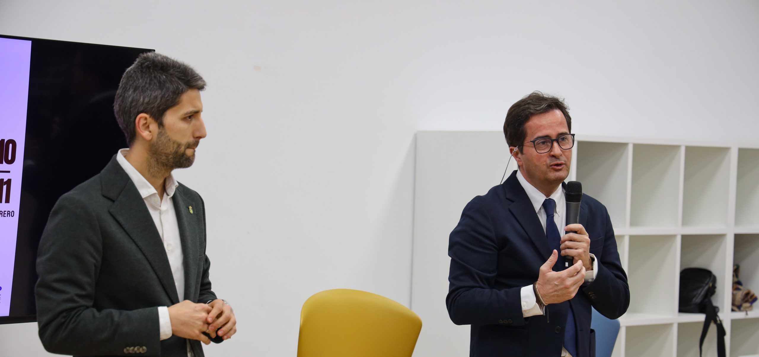 El III Torneo de Debate Educativo de El Ejido argumenta sobre el papel de los padres en la educación de los hijos