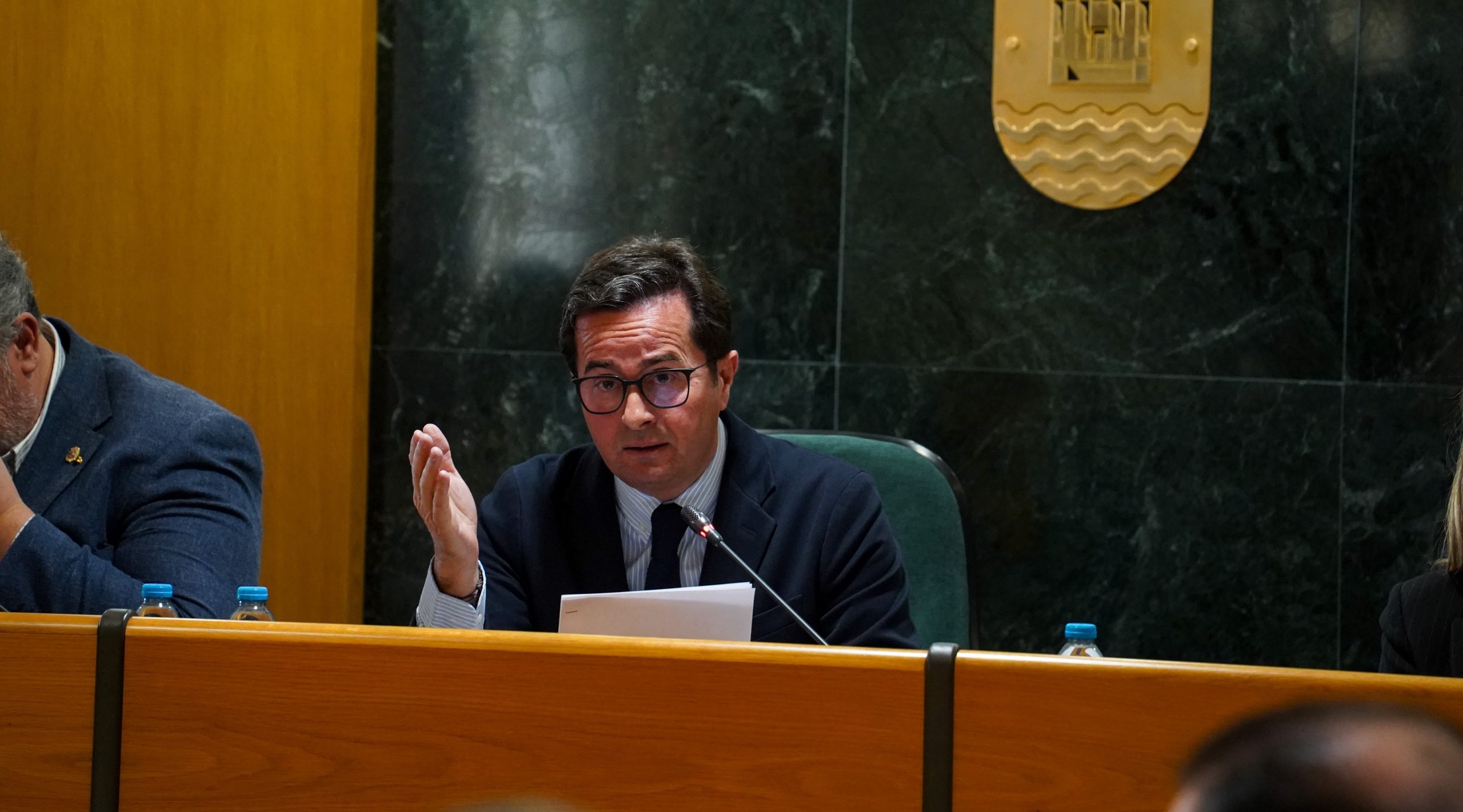 El equipo de Gobierno pide al Estado que se legisle la prohibición del uso del burka y niqab y otros elementos que oculten el rostro en espacios públicos