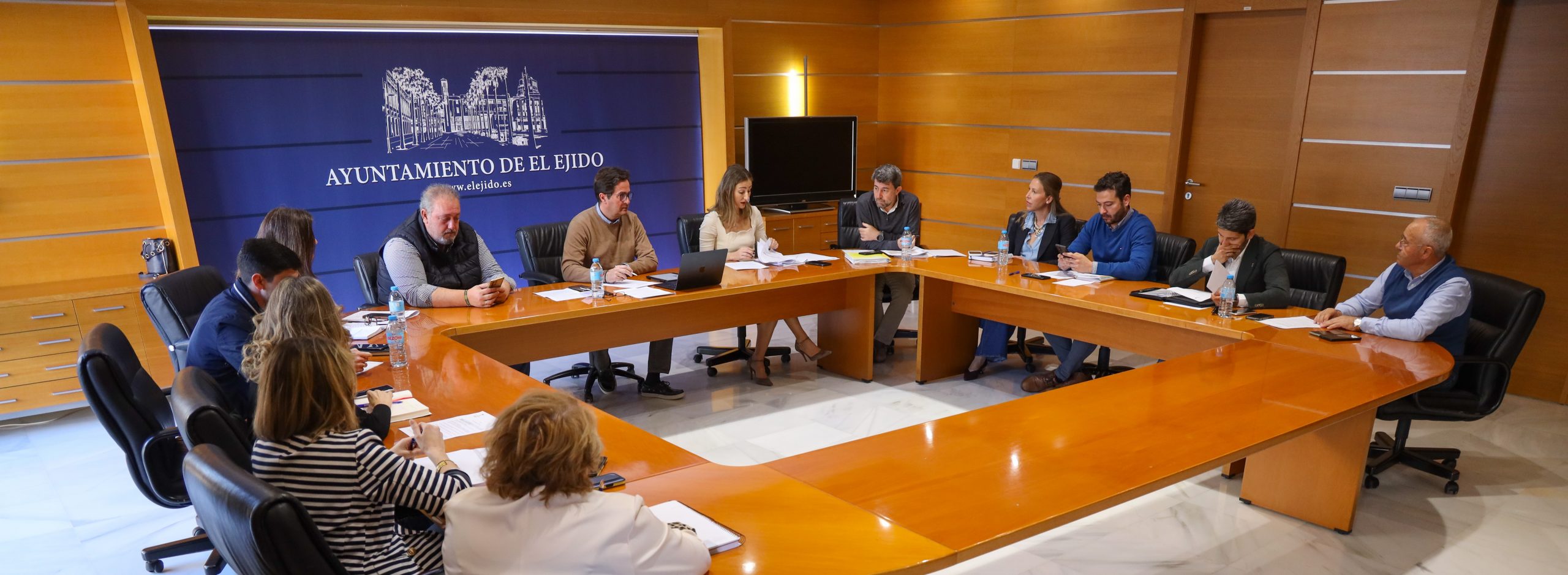 La Junta de Gobierno adjudica el contrato para mantener en buenas condiciones la red de caminos rurales en tierra de El Ejido