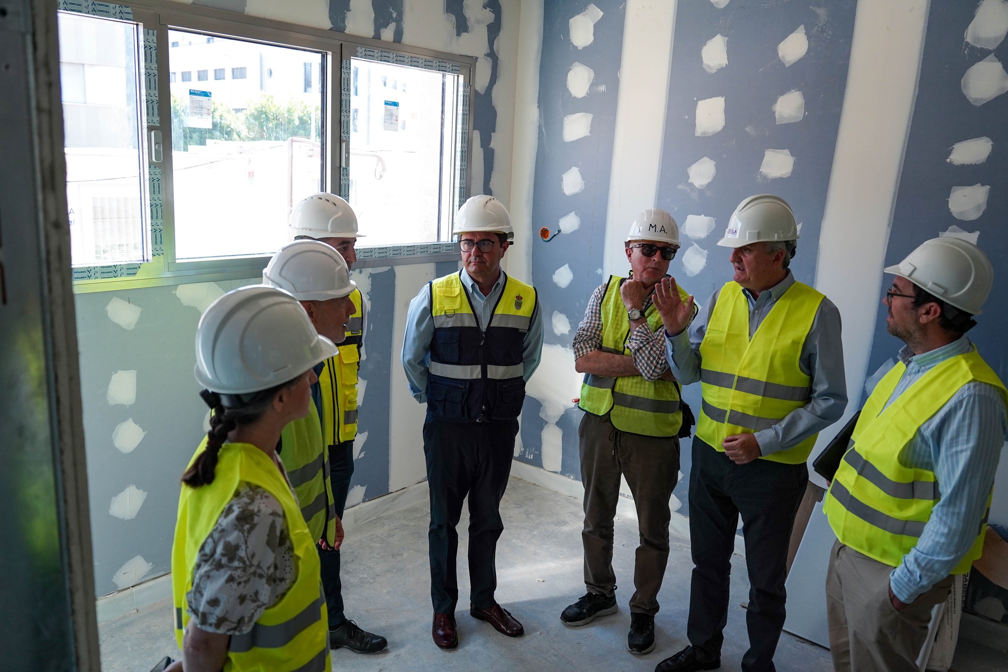 El alcalde de El Ejido, Francisco Góngora, y el delegado territorial de Salud y Consumo en Almería, Juan de la Cruz Belmonte, han realizado una visita técnica a las obras de construcción del nuevo Centro de Salud de El Ejido Este