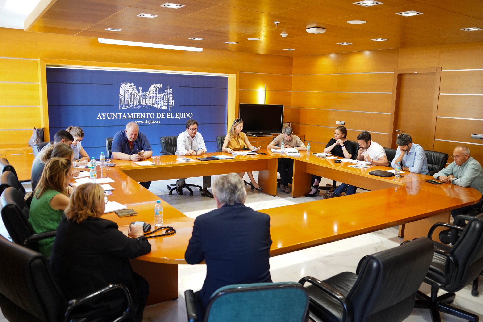 La Junta de Gobierno y el Consejo de DUE aprueban actuaciones para reforzar los servicios municipales, el mantenimiento urbano, y la organización de eventos