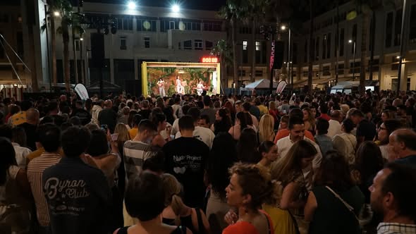 El 49º Festival de Teatro se despide con una multitudinaria Fiesta del Mojito y la actuación sorpresa de Valeria Castro de NomadArt