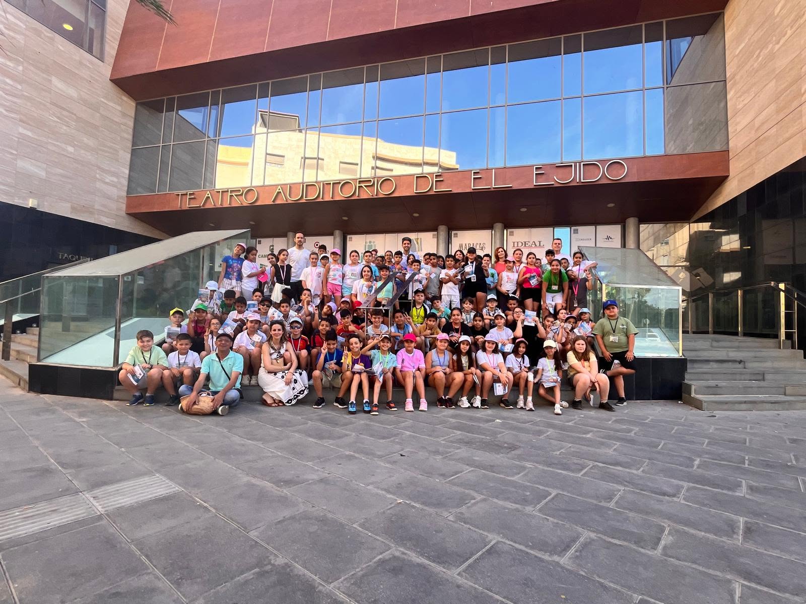 El itinerario cultural ‘El Ejido, a través del tiempo’ finaliza el curso mostrando el patrimonio histórico a alumnos del CEIP Santa María del Águila