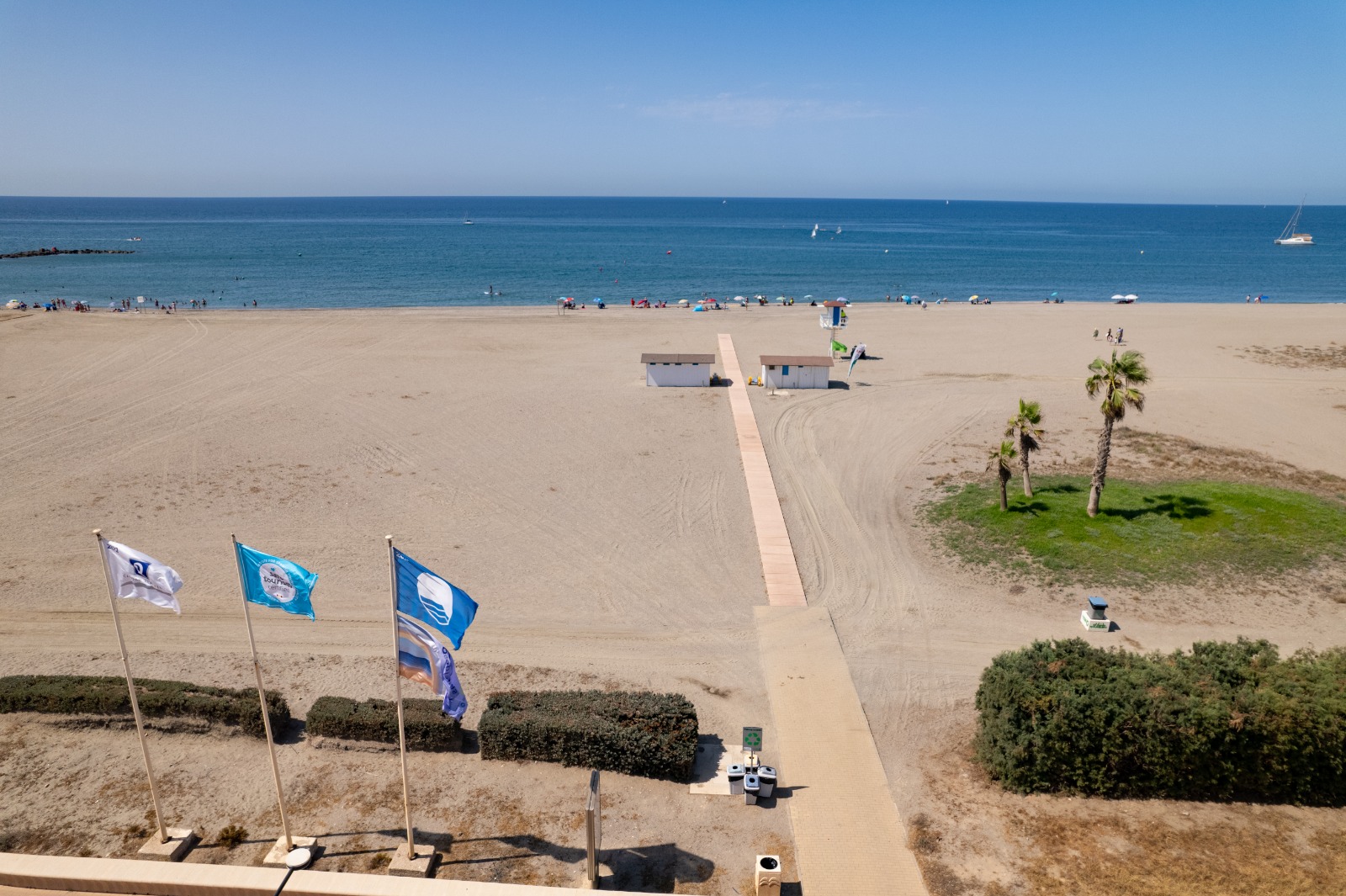 Las Playas de San Miguel, Levante Almerimar, Poniente Almerimar y Balerma ya ondean sus Banderas Azules