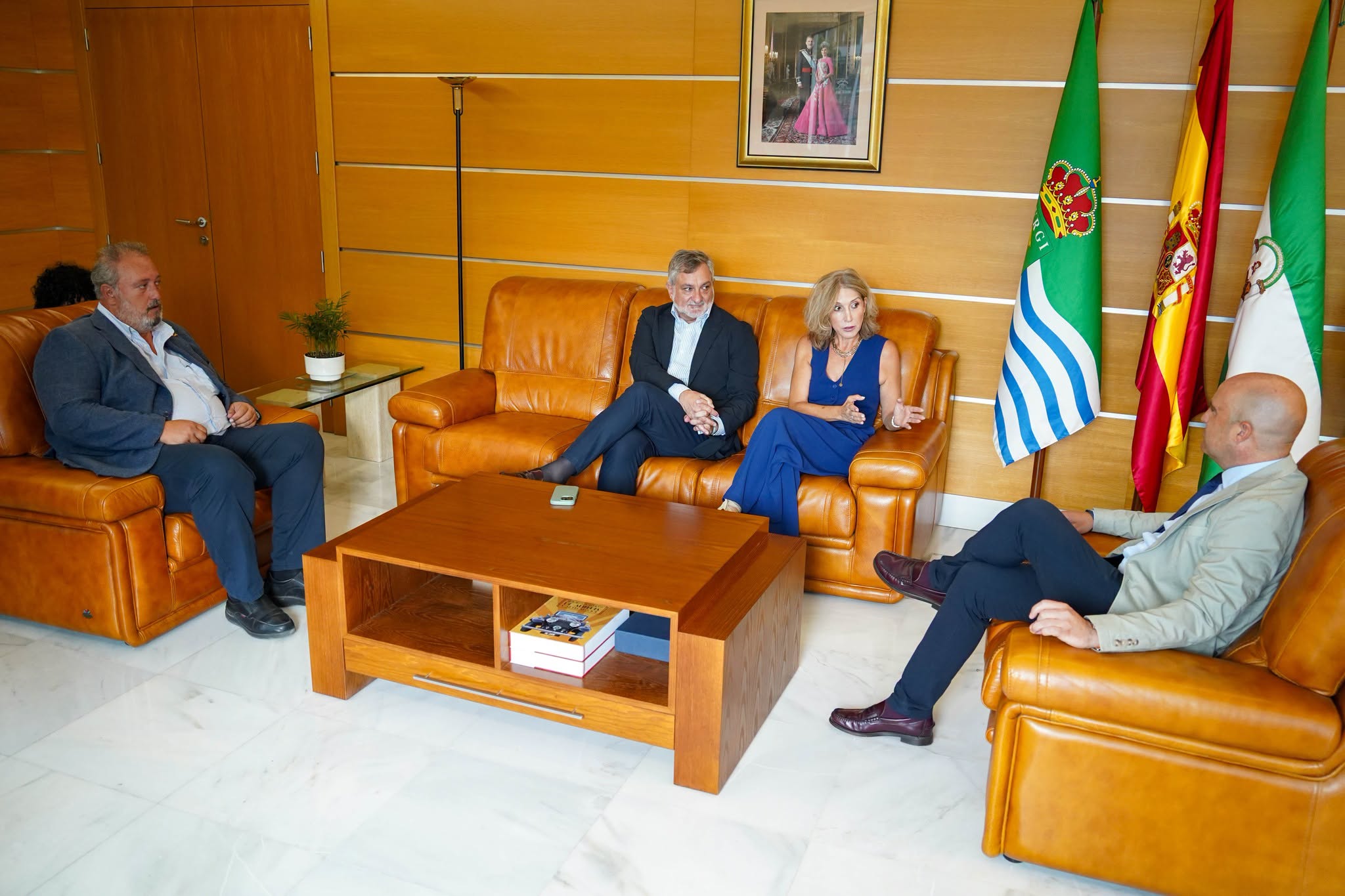 La alcaldesa de El Ejido y el presidente de la Diputación, José Antonio García Alcaina, han mantenido un encuentro de trabajo para seguir avanzando en proyectos clave para El Ejido