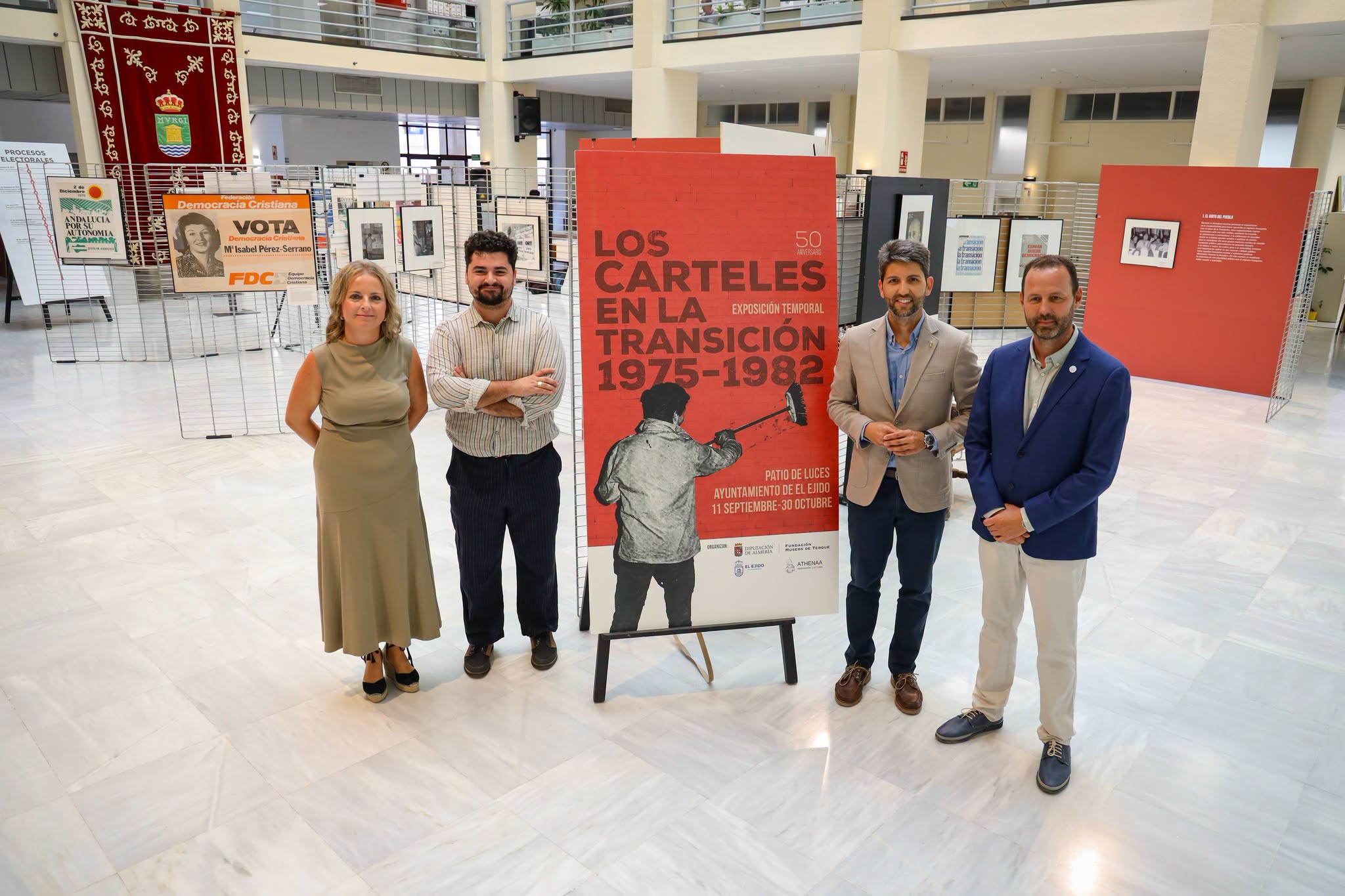 El Patio de Luces del Ayuntamiento de El Ejido acoge la exposición ‘Los carteles en la Transición 1975-1982’