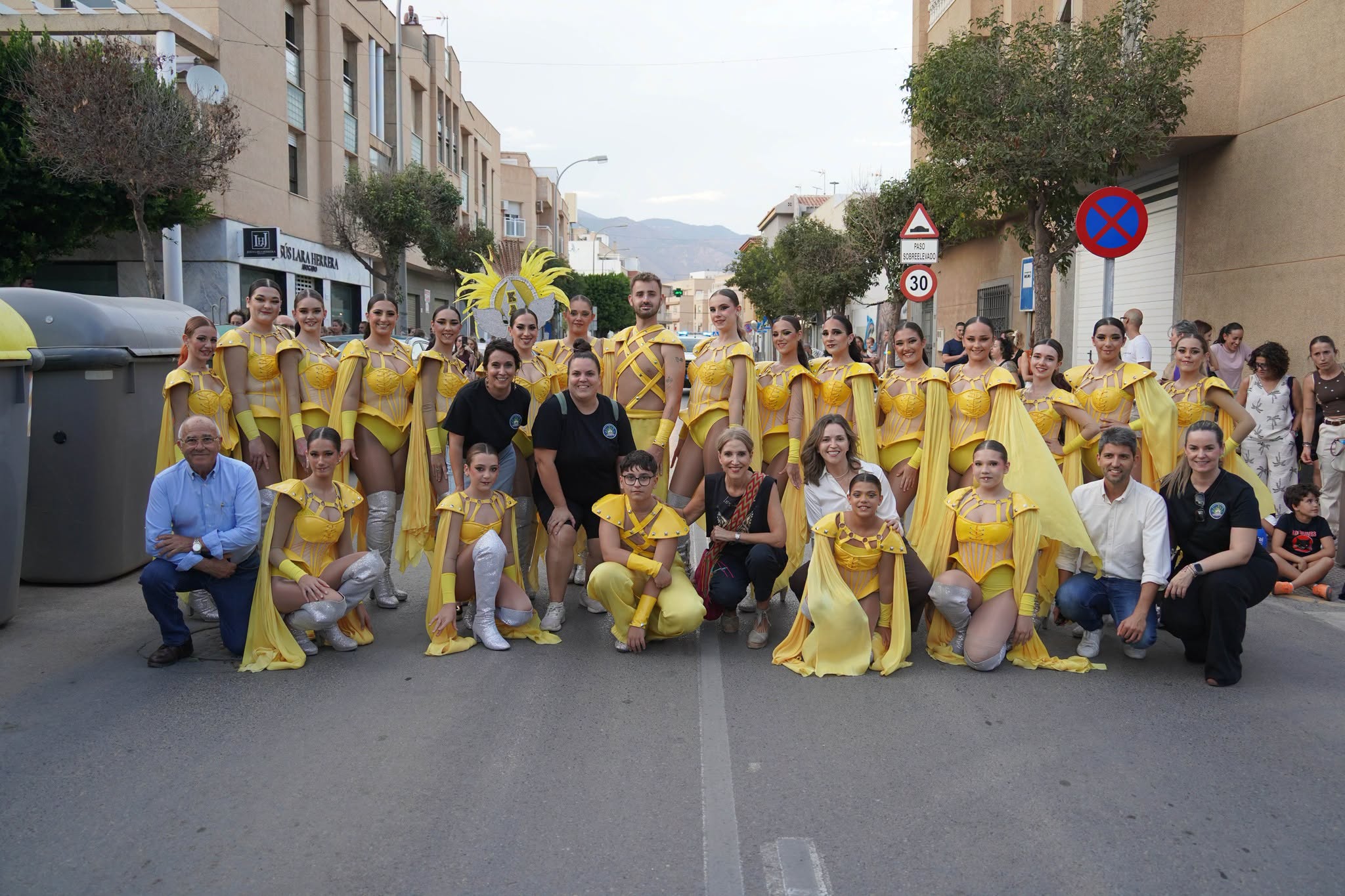 Cientos de personas disfrutan de una divertida ‘Noche de Estrellas’, organizada por la Asociación de Comerciantes de Ejido Norte