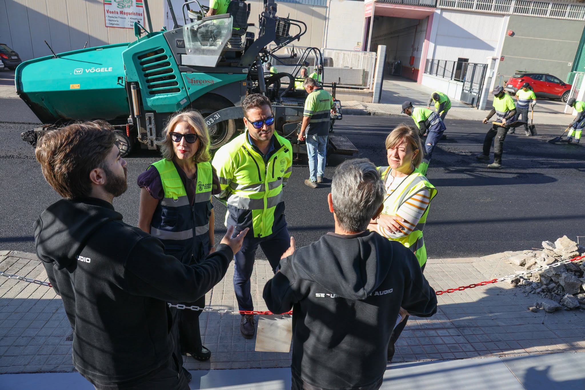 Continúan las obras del IV Plan de Regeneración y Refuerzo con la pavimentación del Polígono de Ciavieja y los aparcamientos del Cementerio